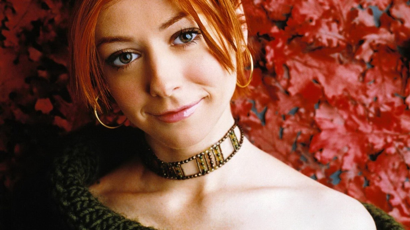 Alyson Hannigan #007 - 1366x768 Wallpapers Pictures Photos Images