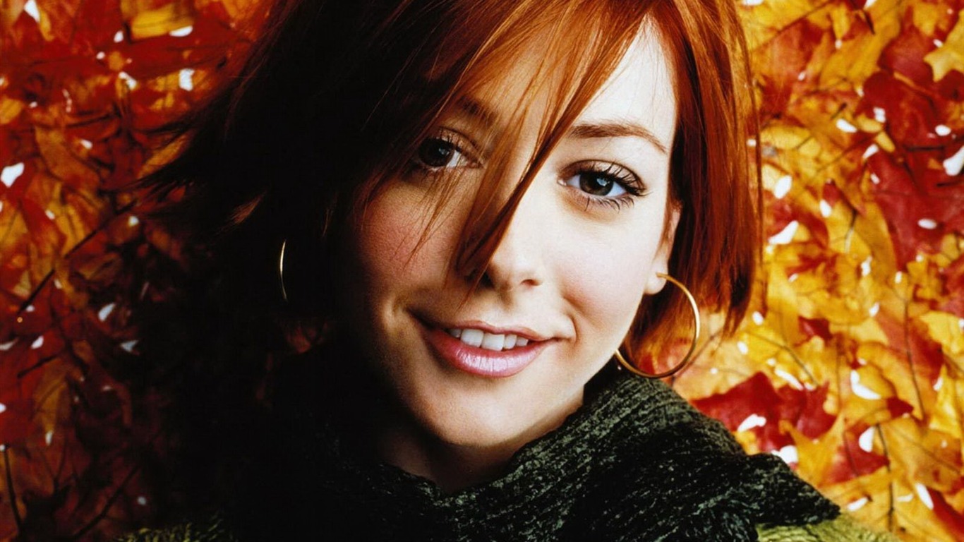 Alyson Hannigan #008 - 1366x768 Wallpapers Pictures Photos Images