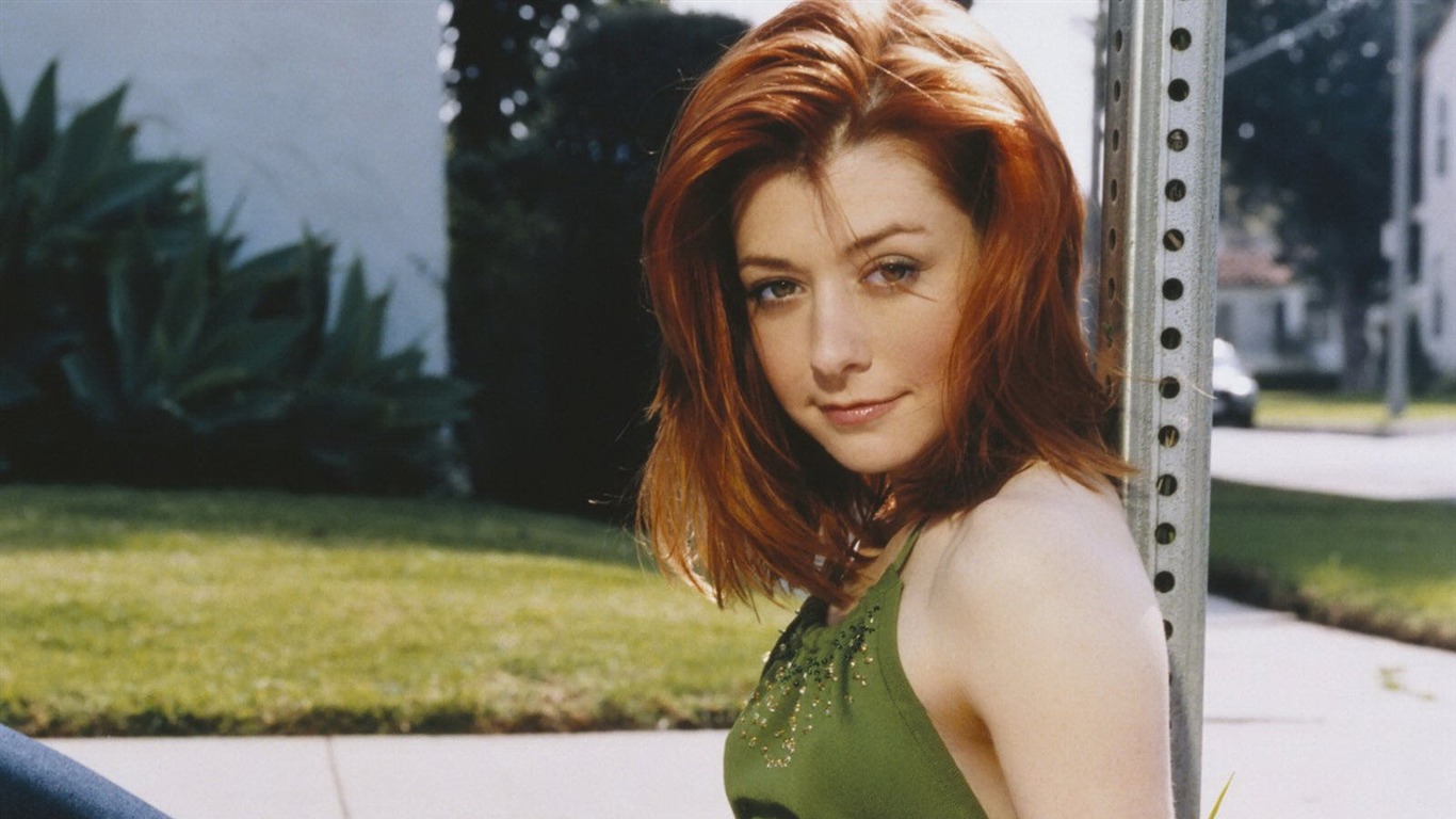 Alyson Hannigan #022 - 1366x768 Wallpapers Pictures Photos Images