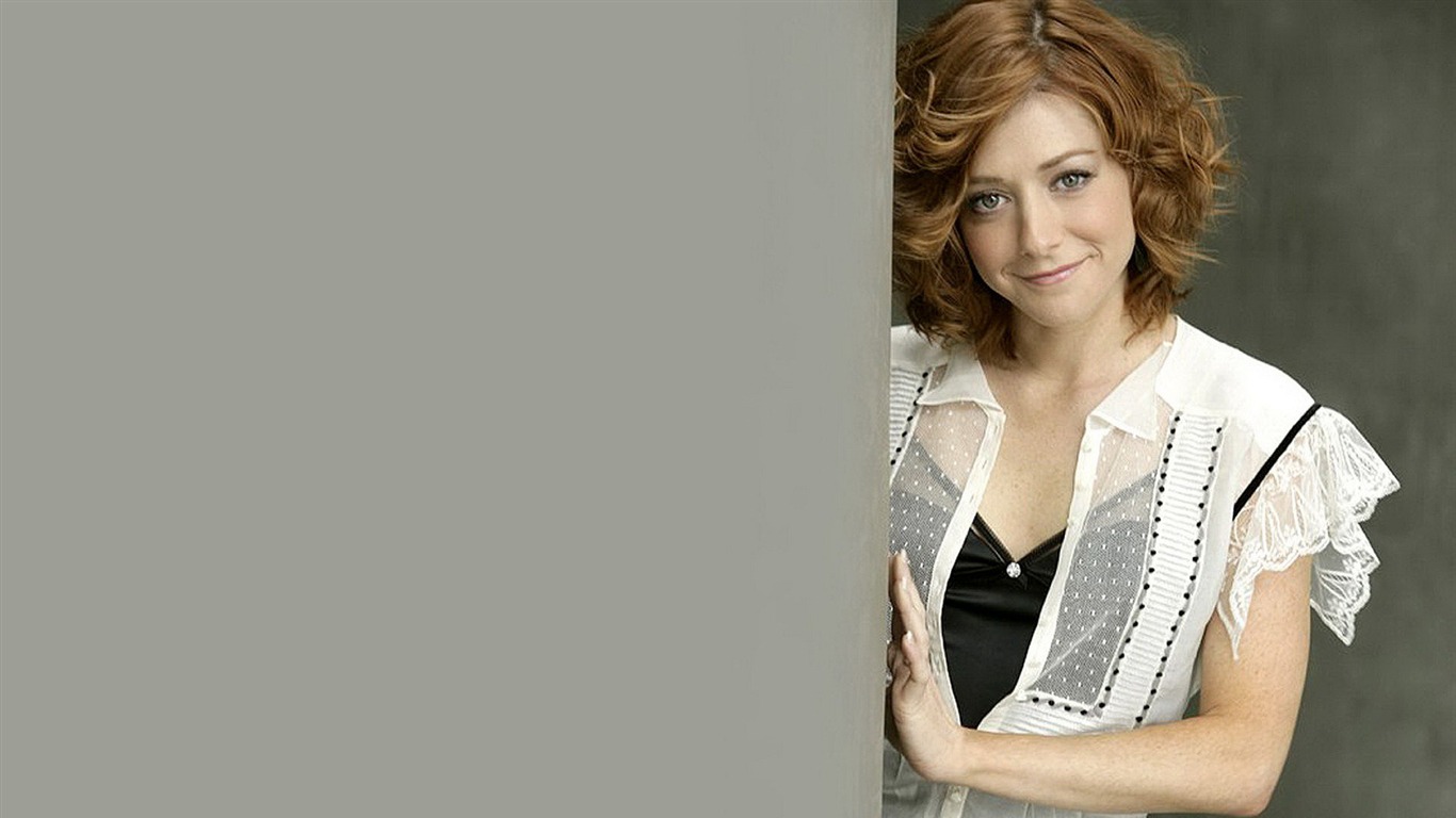 Alyson Hannigan #033 - 1366x768 Wallpapers Pictures Photos Images