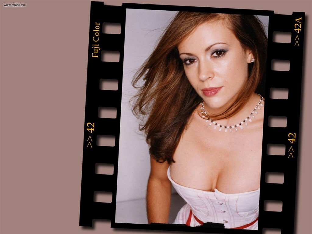 Alyssa Milano #017 - 1024x768 Wallpapers Pictures Photos Images