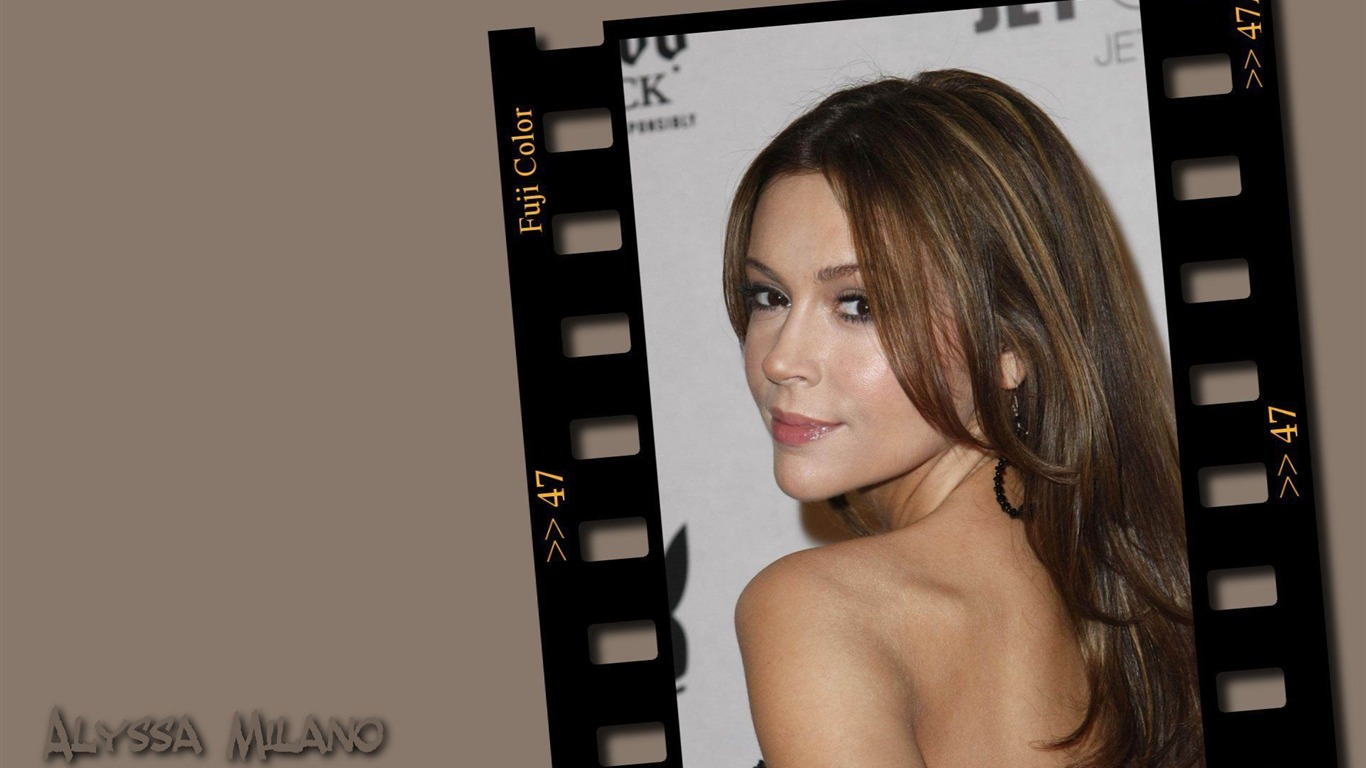 Alyssa Milano #043 - 1366x768 Wallpapers Pictures Photos Images