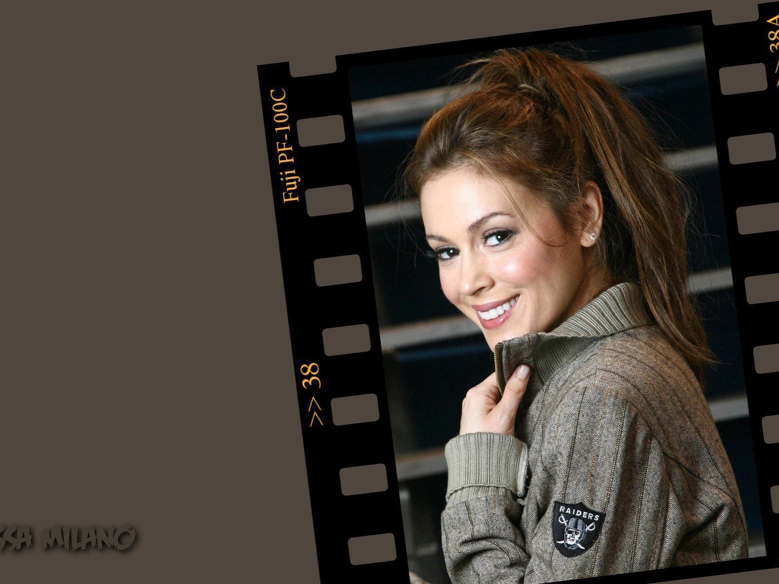 Alyssa Milano #038 - 1600x1200 Wallpapers Pictures Photos Images