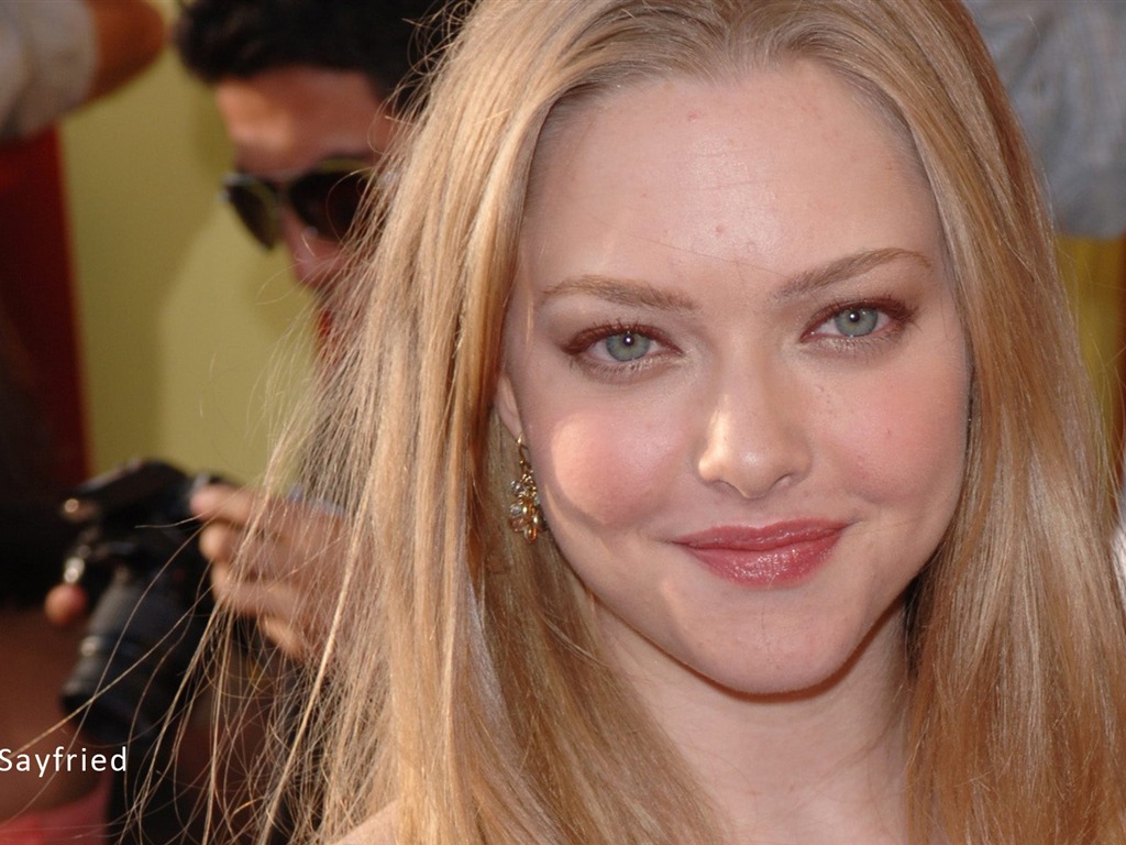 Amanda Seyfried #013 - 1024x768 Wallpapers Pictures Photos Images