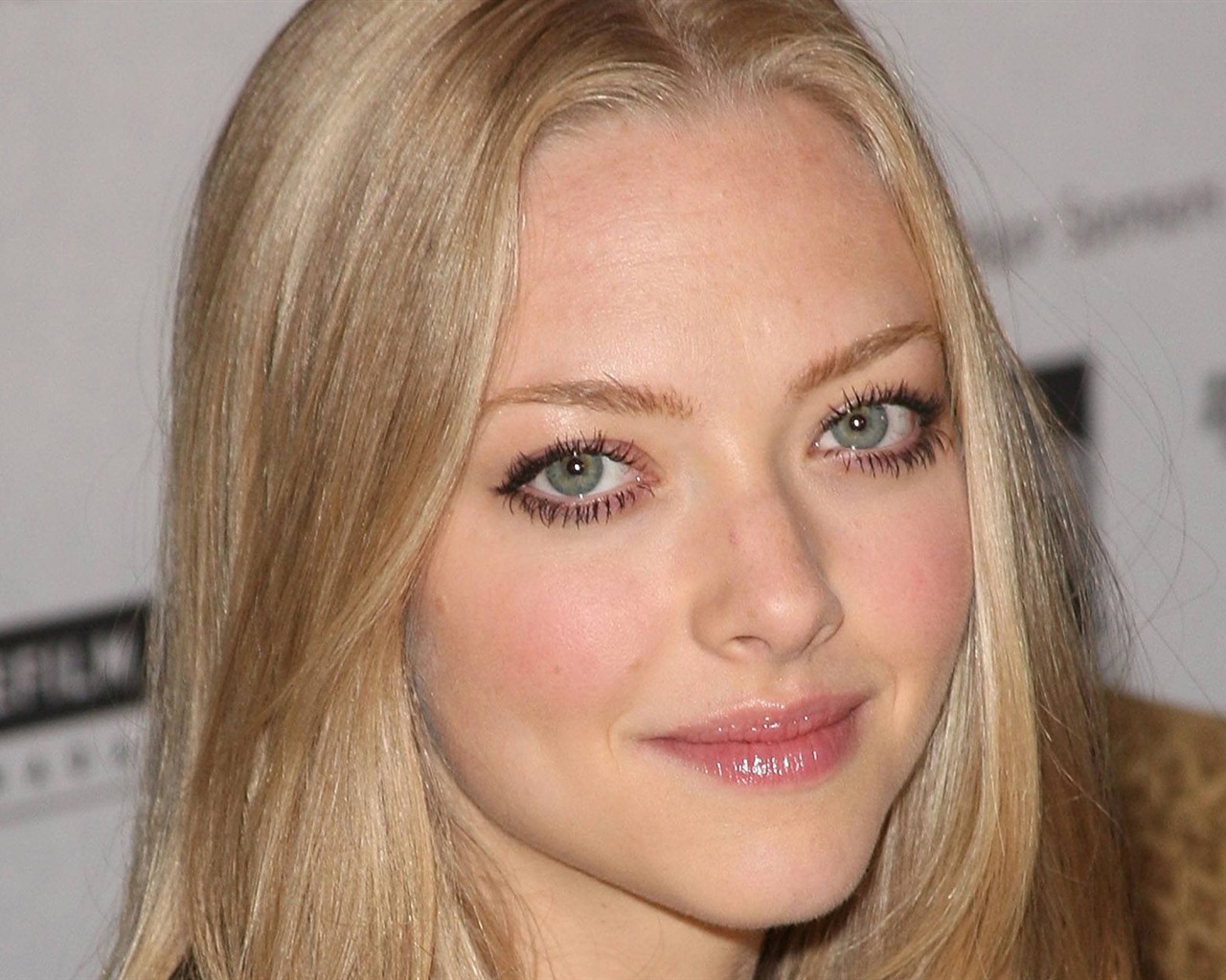 Amanda Seyfried #003 - 1280x1024 Wallpapers Pictures Photos Images