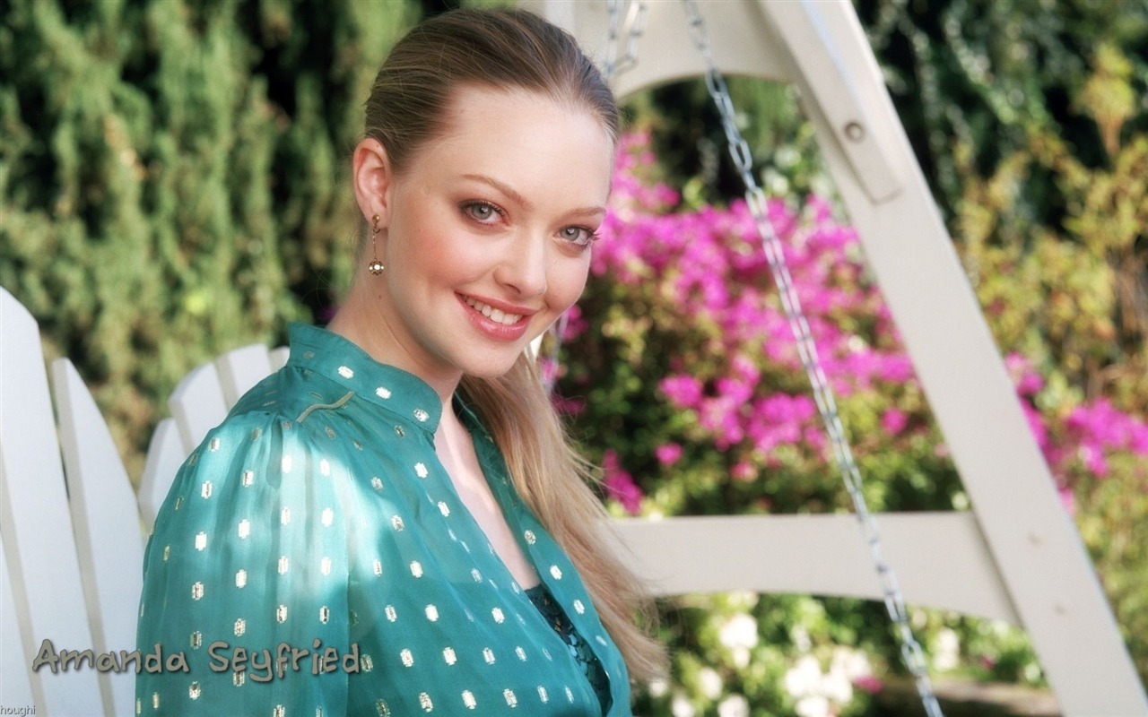 Amanda Seyfried #004 - 1280x800 Wallpapers Pictures Photos Images