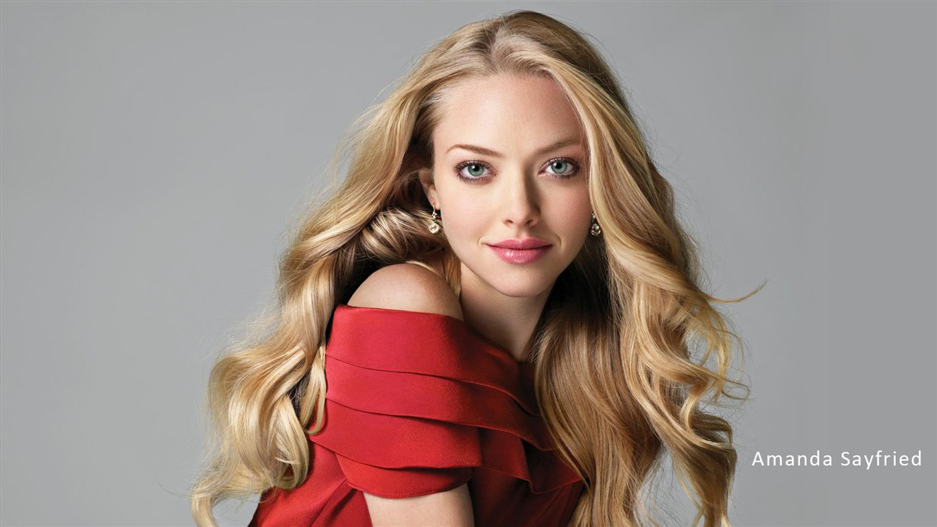 Amanda Seyfried #001 - 1366x768 Wallpapers Pictures Photos Images