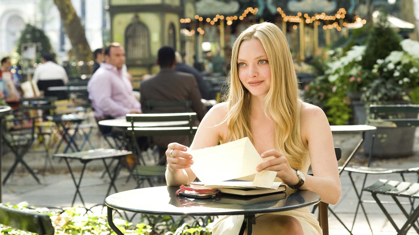 Amanda Seyfried #011 - 1366x768 Wallpapers Pictures Photos Images