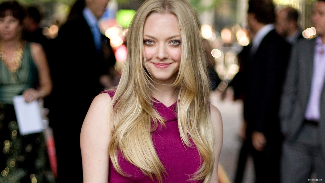 Amanda Seyfried #015 - 1366x768 Wallpapers Pictures Photos Images