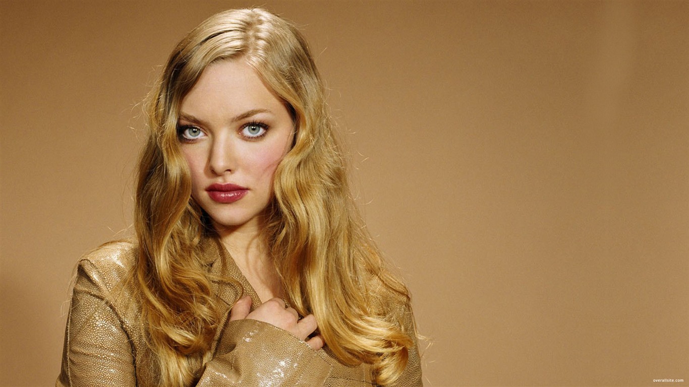 Amanda Seyfried #016 - 1366x768 Wallpapers Pictures Photos Images