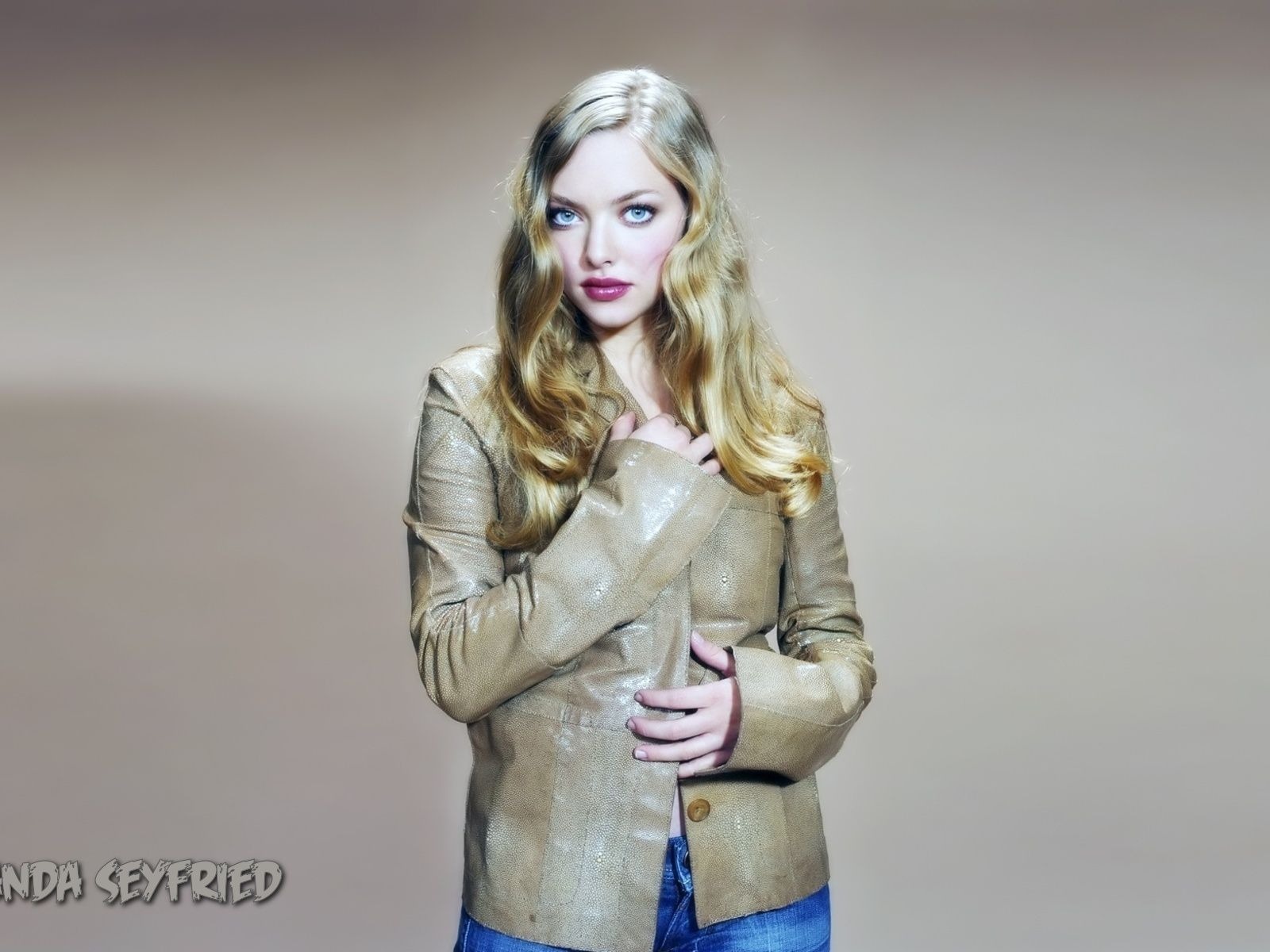 Amanda Seyfried #006 - 1600x1200 Wallpapers Pictures Photos Images