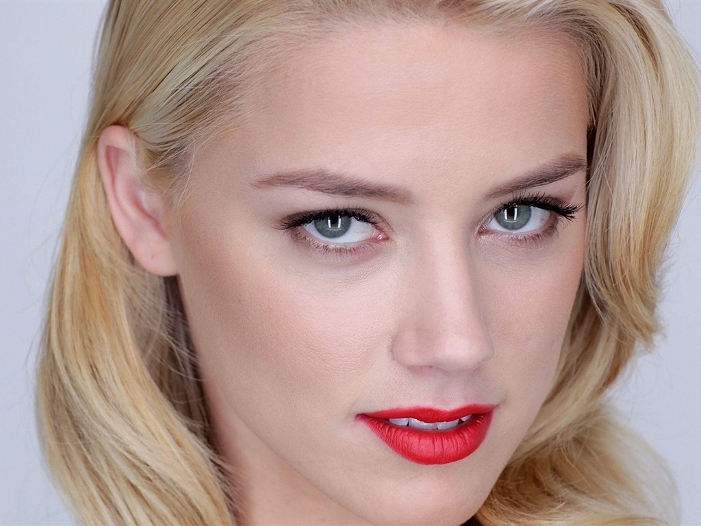 Amber Heard #005 - 1024x768 Wallpapers Pictures Photos Images