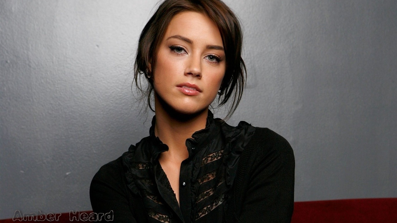 Amber Heard #003 - 1366x768 Wallpapers Pictures Photos Images