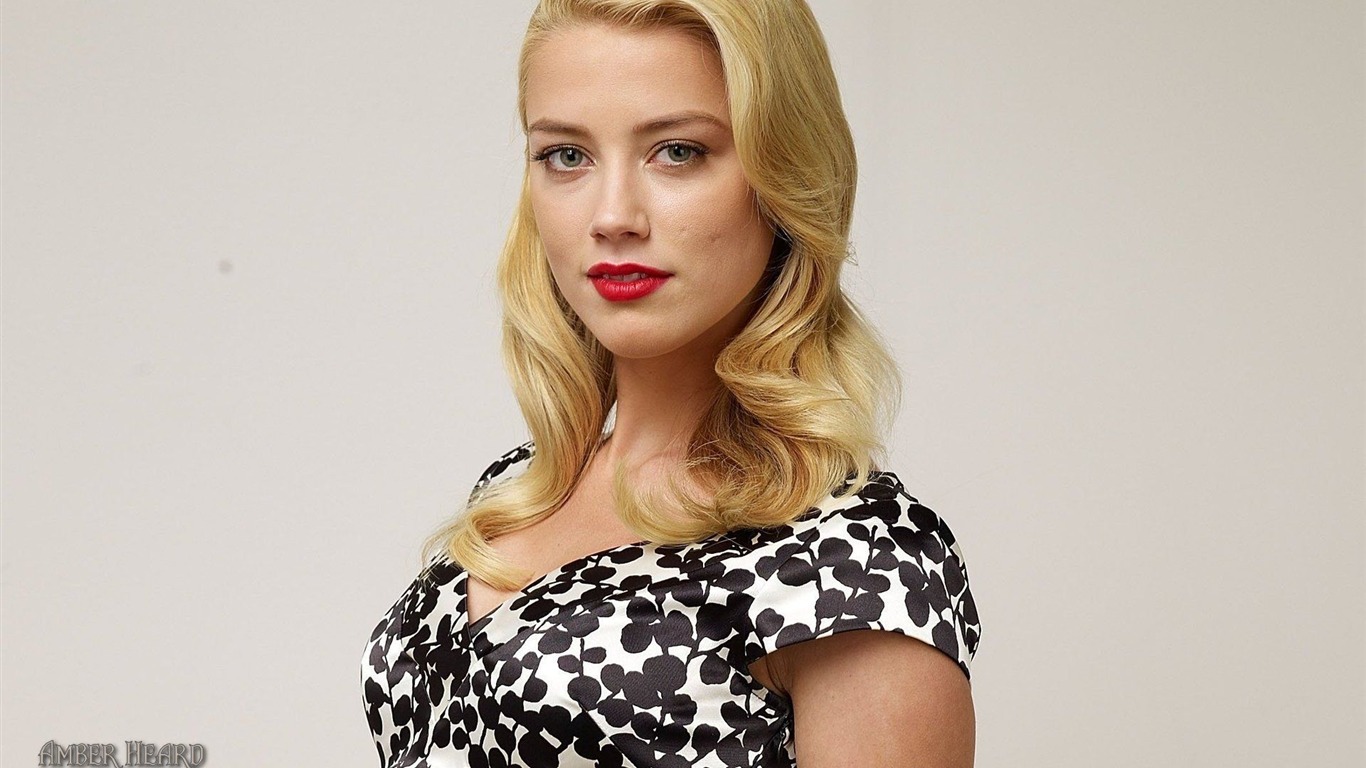Amber Heard #007 - 1366x768 Wallpapers Pictures Photos Images