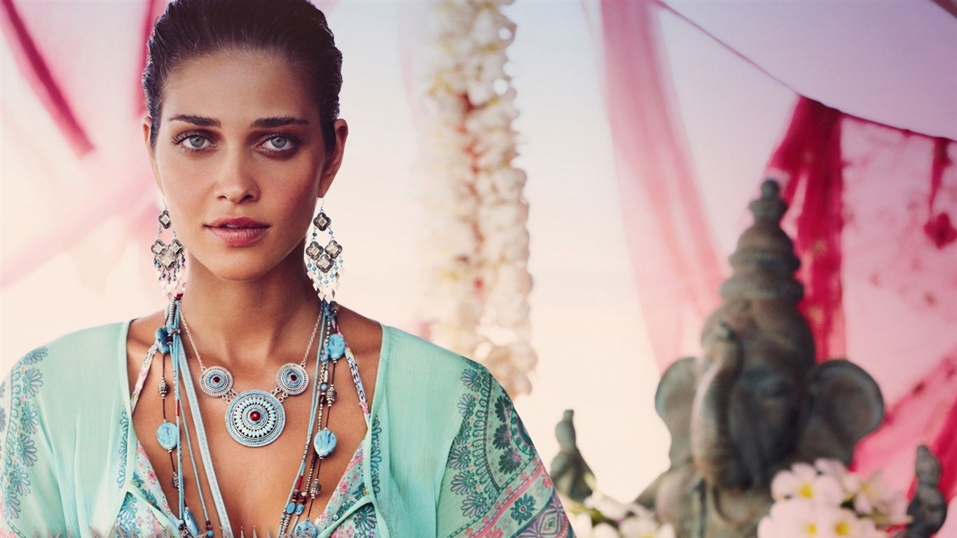 Ana Beatriz Barros #008 - 1366x768 Wallpapers Pictures Photos Images