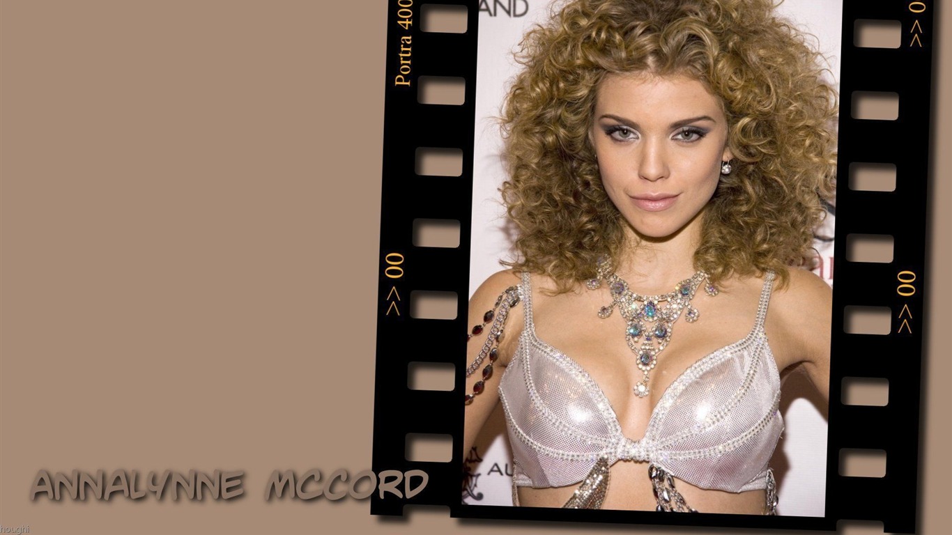 AnnaLynne McCord #013 - 1366x768 Wallpapers Pictures Photos Images