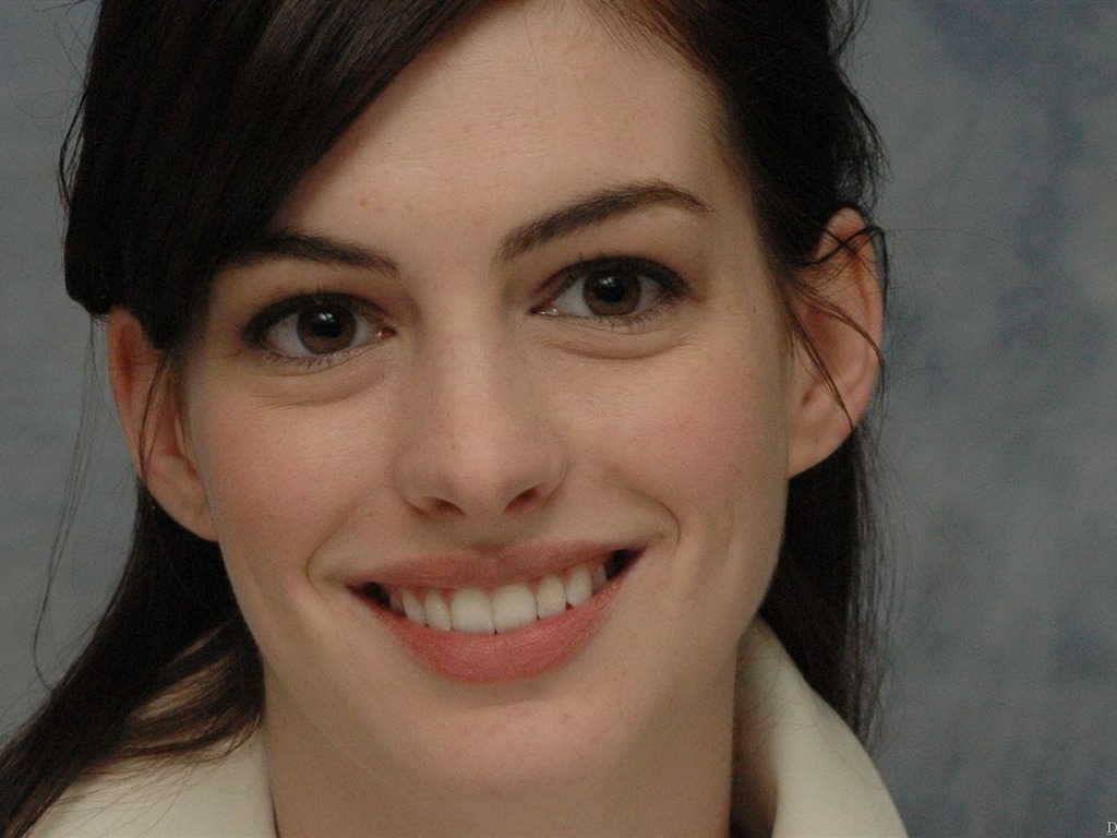 Anne Hathaway #002 - 1024x768 Wallpapers Pictures Photos Images