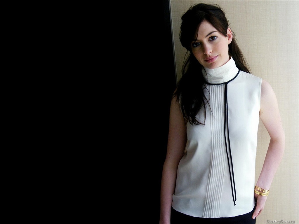 Anne Hathaway #005 - 1024x768 Wallpapers Pictures Photos Images
