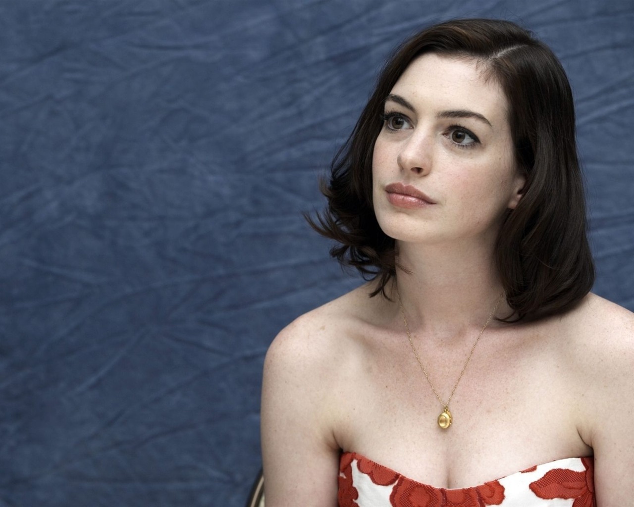 Anne Hathaway #034 - 1280x1024 Wallpapers Pictures Photos Images