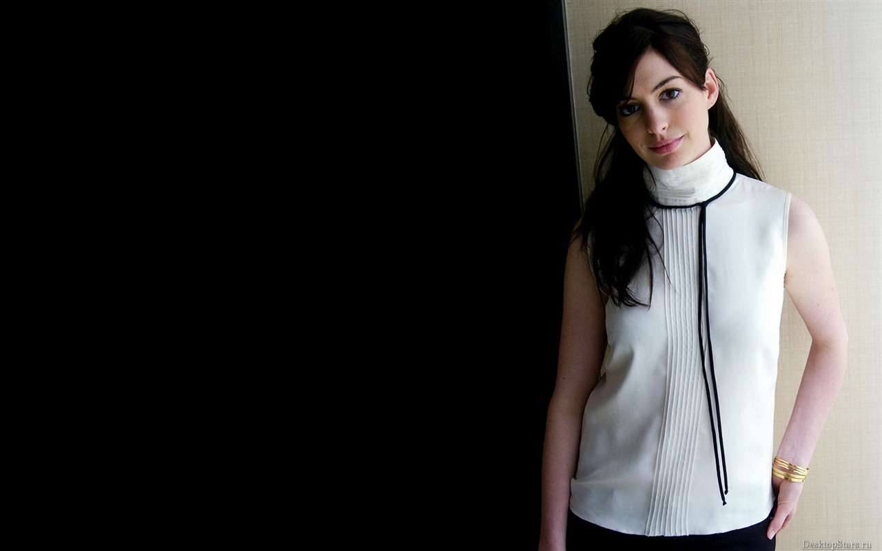 Anne Hathaway #005 - 1280x800 Wallpapers Pictures Photos Images
