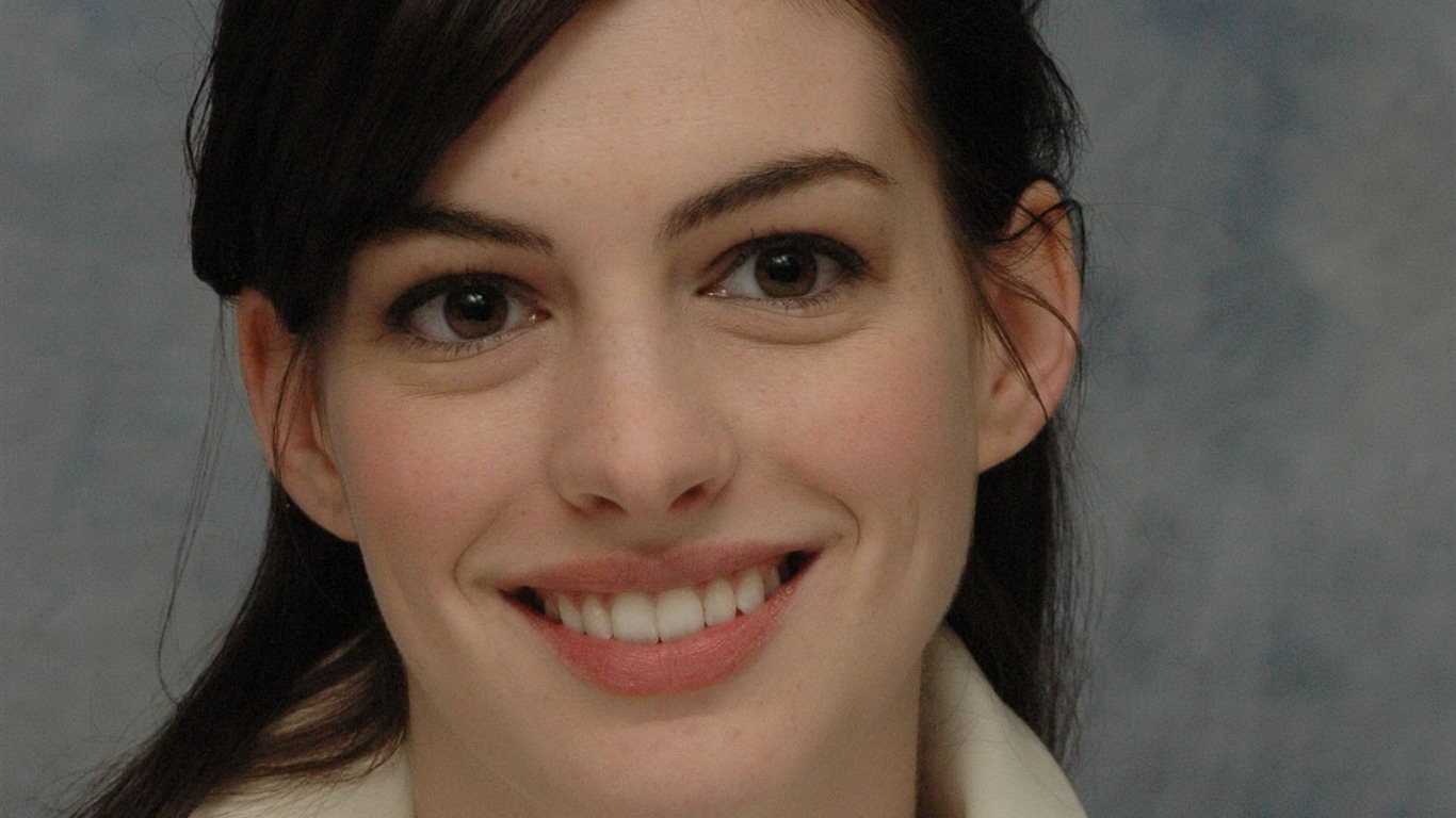 Anne Hathaway #002 - 1366x768 Wallpapers Pictures Photos Images