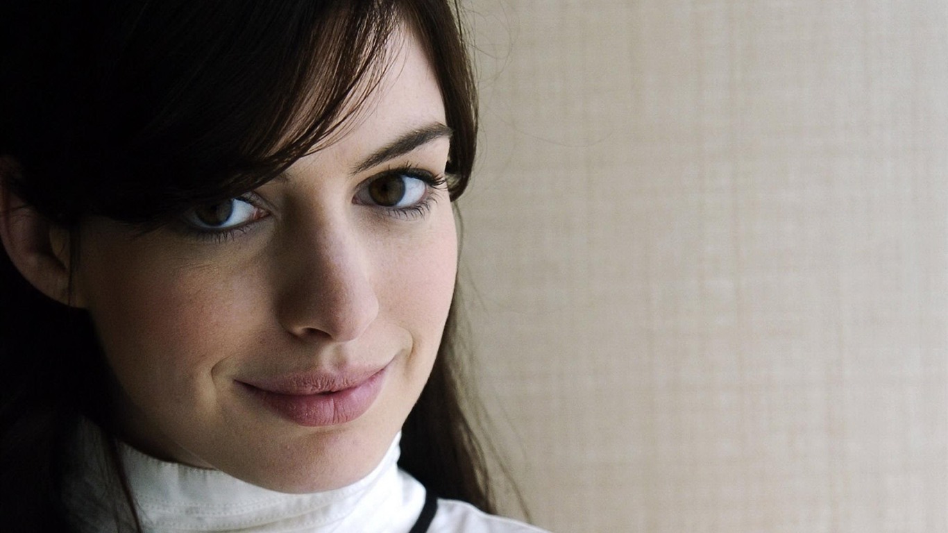 Anne Hathaway #004 - 1366x768 Wallpapers Pictures Photos Images