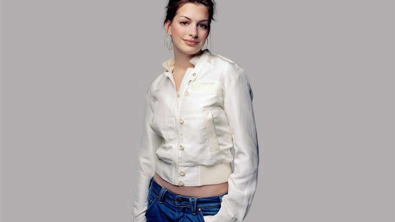 Anne Hathaway #015 - 1366x768 Wallpapers Pictures Photos Images