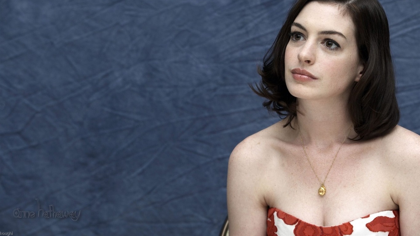 Anne Hathaway #034 - 1366x768 Wallpapers Pictures Photos Images
