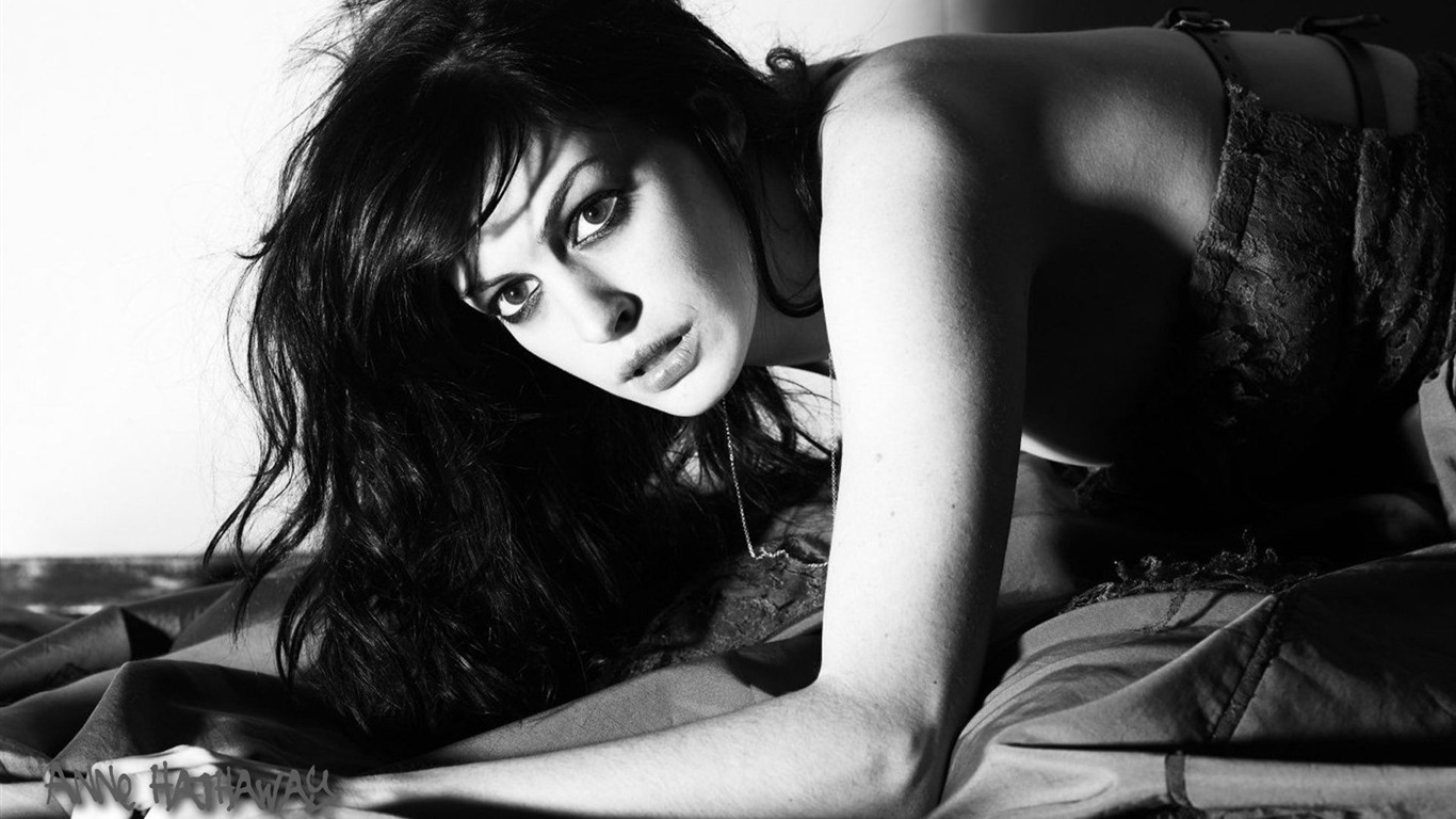 Anne Hathaway #037 - 1366x768 Wallpapers Pictures Photos Images