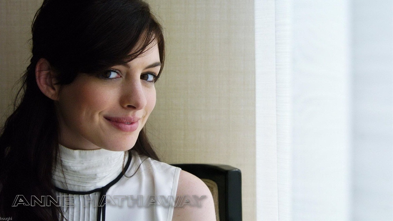 Anne Hathaway #040 - 1366x768 Wallpapers Pictures Photos Images