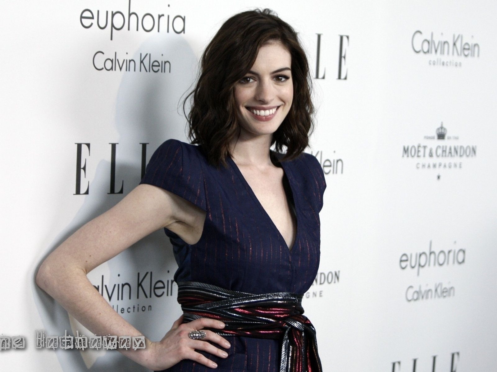 Anne Hathaway #036 - 1600x1200 Wallpapers Pictures Photos Images