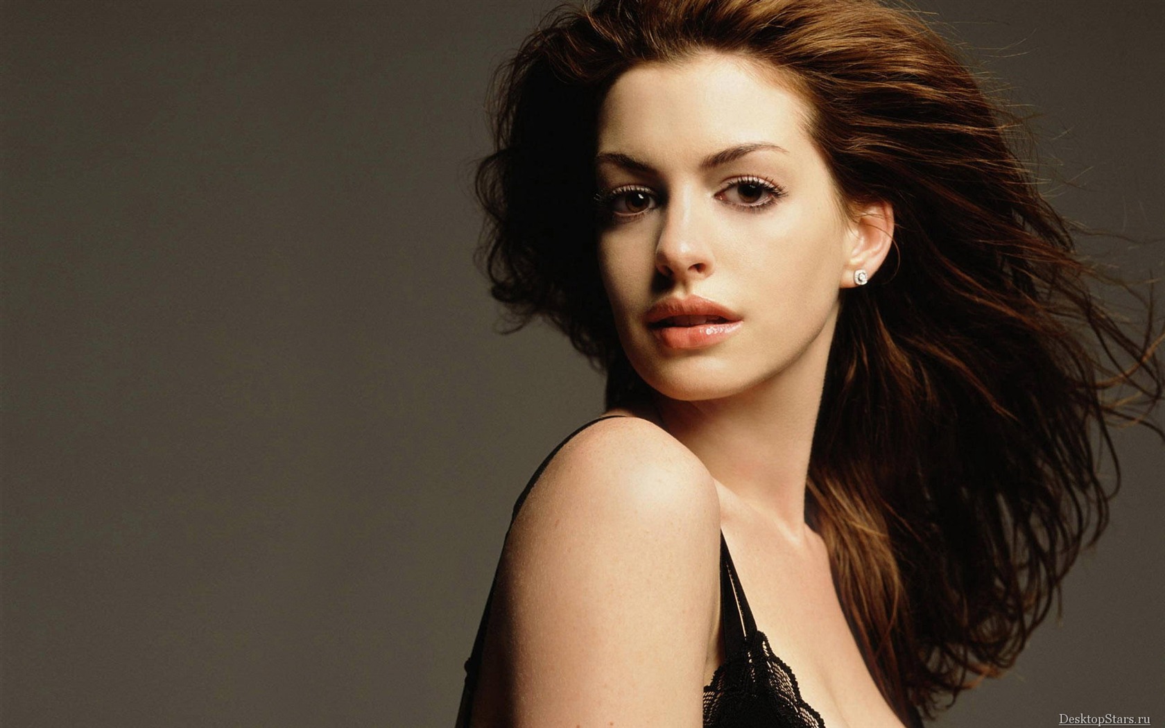 Anne Hathaway #017 - 1680x1050 Wallpapers Pictures Photos Images