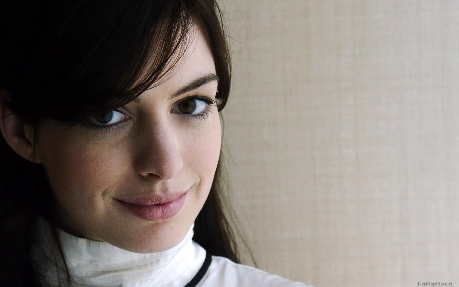 Anne Hathaway #004 - 1920x1200 Wallpapers Pictures Photos Images