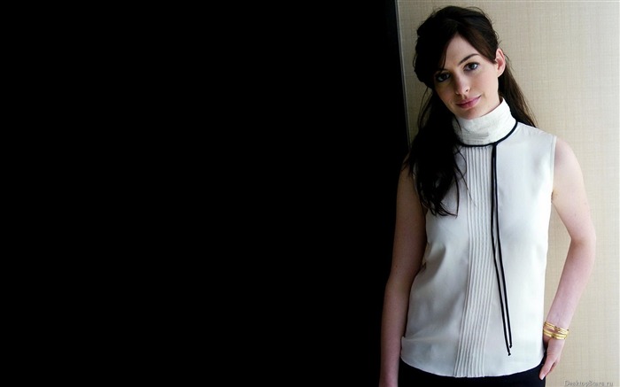 Anne Hathaway #005 Wallpapers Pictures Photos Images Backgrounds
