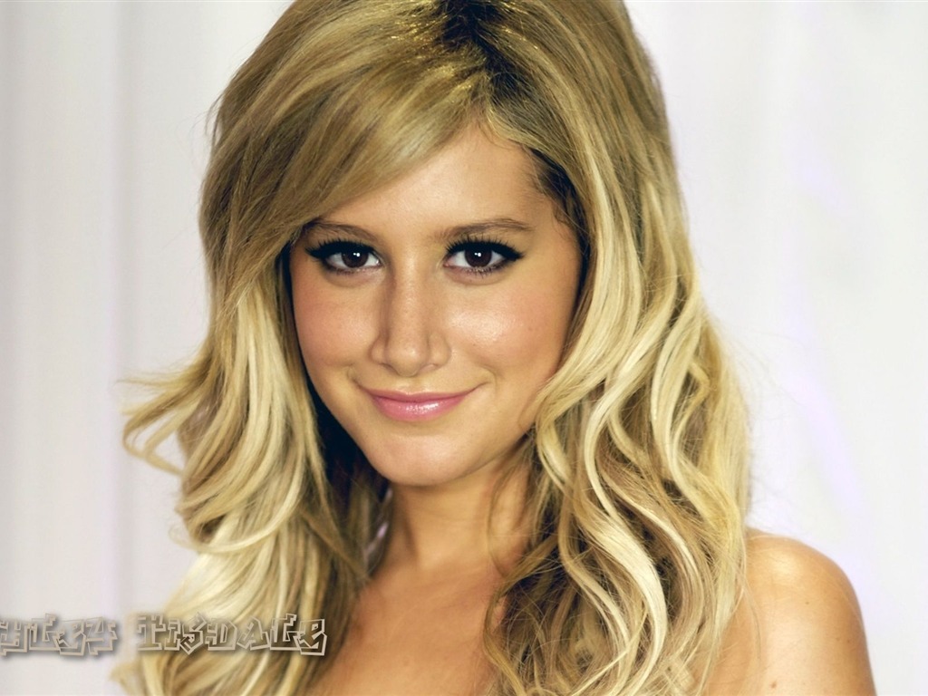 Ashley Tisdale #024 - 1024x768 Wallpapers Pictures Photos Images