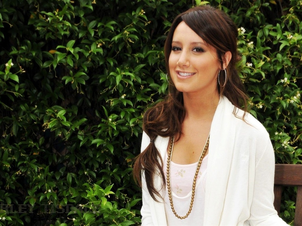 Ashley Tisdale #032 - 1024x768 Wallpapers Pictures Photos Images