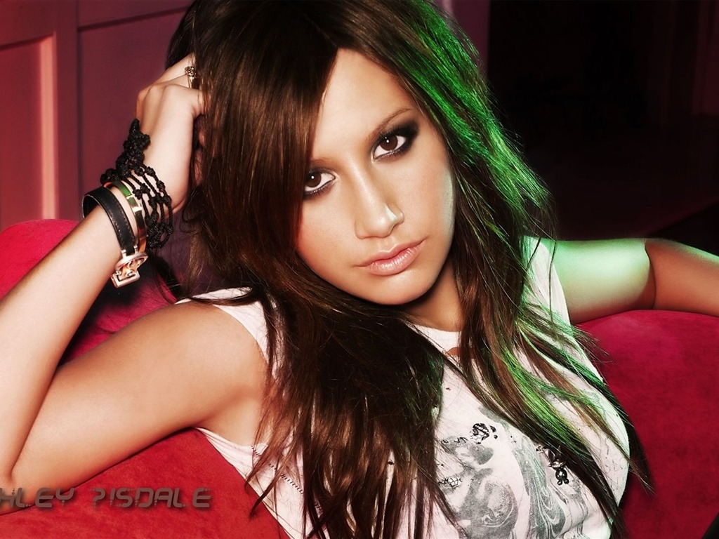 Ashley Tisdale #057 - 1024x768 Wallpapers Pictures Photos Images