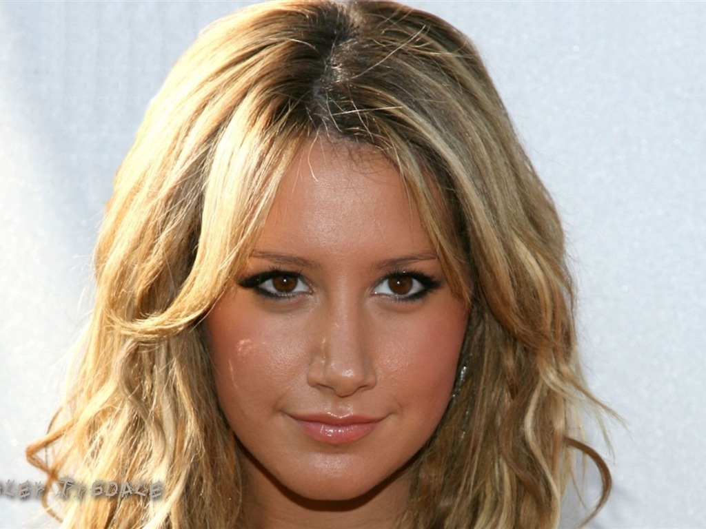 Ashley Tisdale #059 - 1024x768 Wallpapers Pictures Photos Images