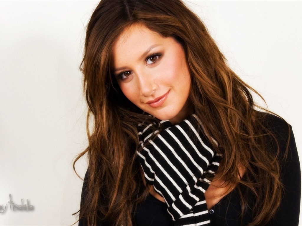 Ashley Tisdale #061 - 1024x768 Wallpapers Pictures Photos Images