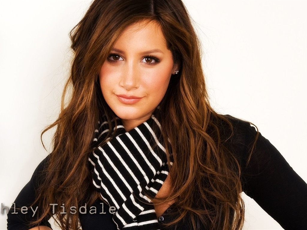 Ashley Tisdale #063 - 1024x768 Wallpapers Pictures Photos Images
