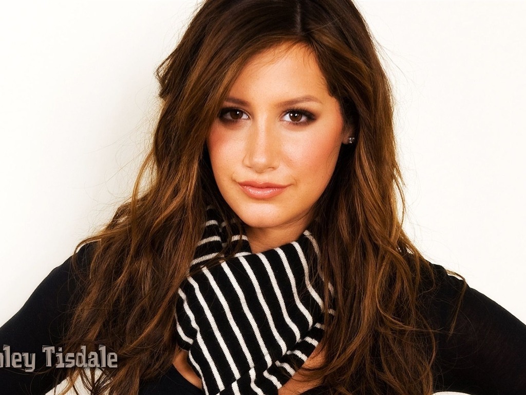 Ashley Tisdale #064 - 1024x768 Wallpapers Pictures Photos Images