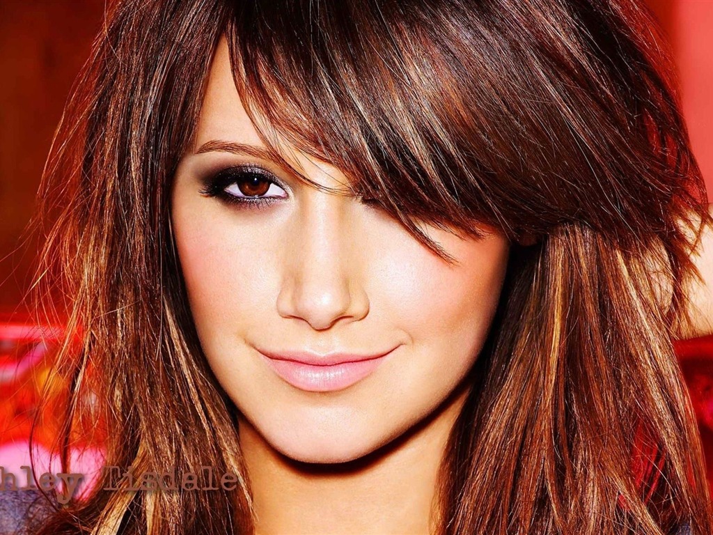 Ashley Tisdale #068 - 1024x768 Wallpapers Pictures Photos Images