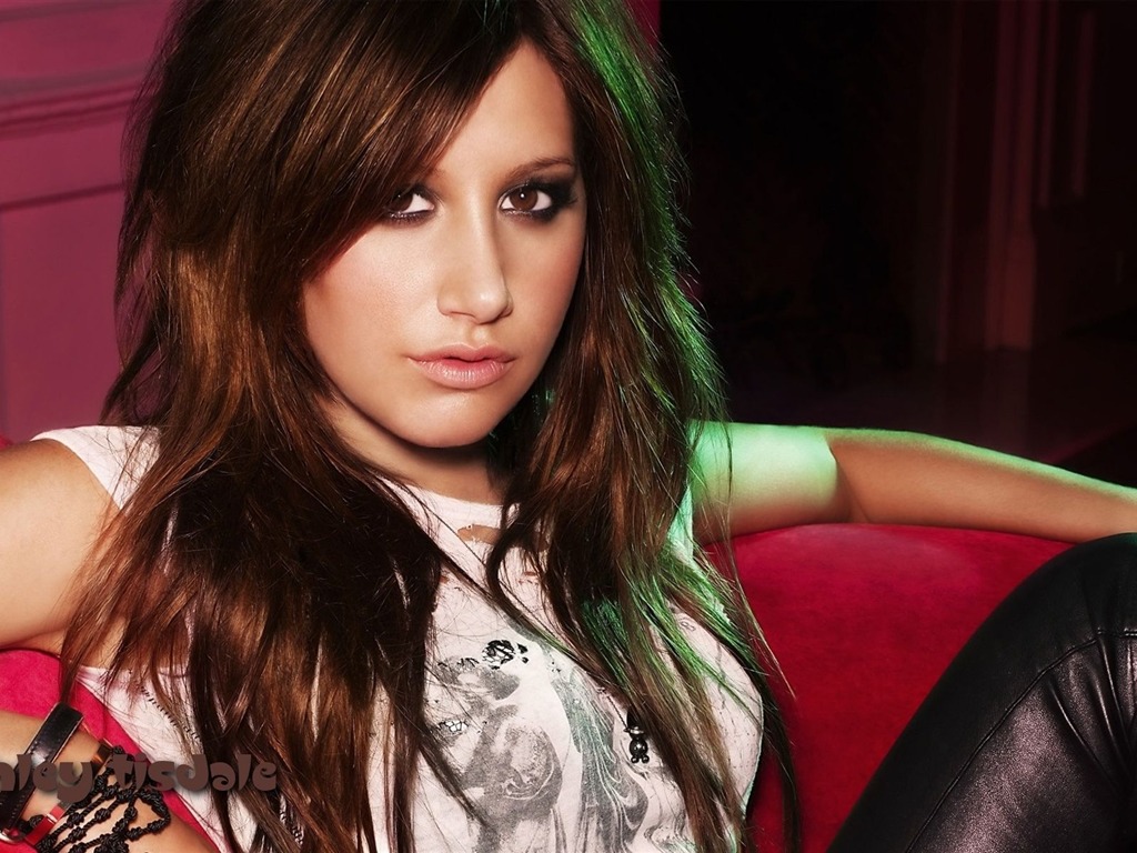 Ashley Tisdale #071 - 1024x768 Wallpapers Pictures Photos Images