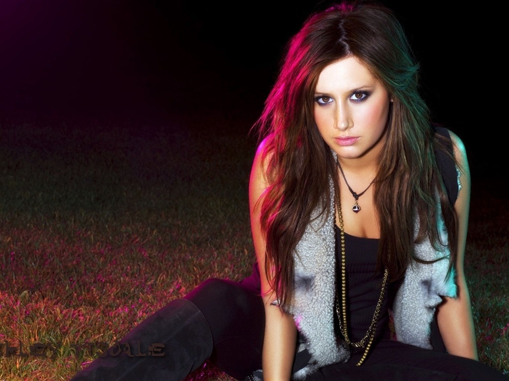 Ashley Tisdale #091 - 1024x768 Wallpapers Pictures Photos Images