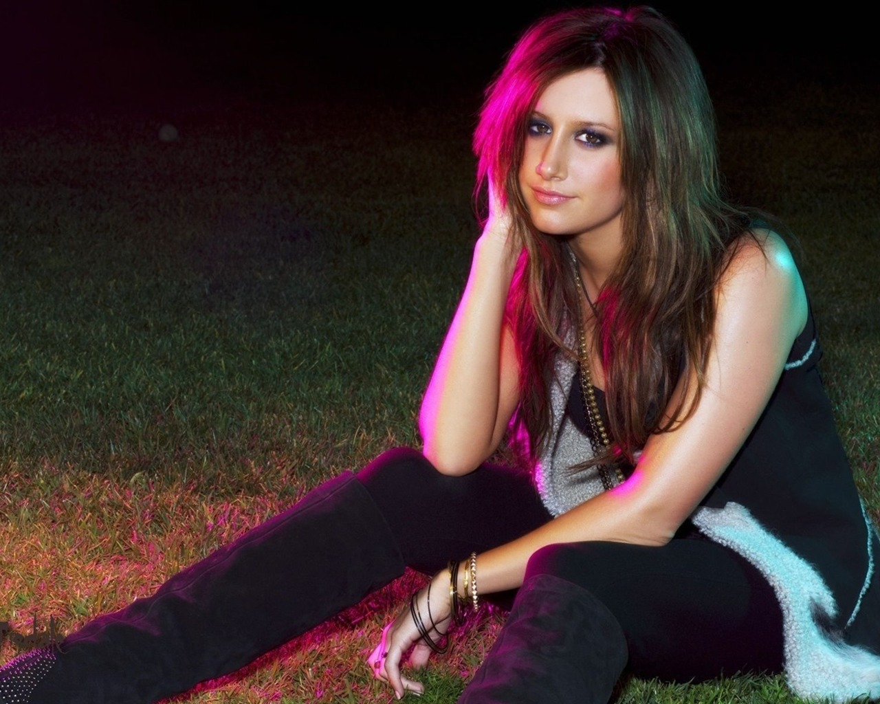 Ashley Tisdale #023 - 1280x1024 Wallpapers Pictures Photos Images