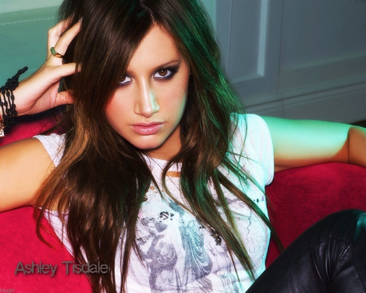 Ashley Tisdale #056 - 1280x1024 Wallpapers Pictures Photos Images