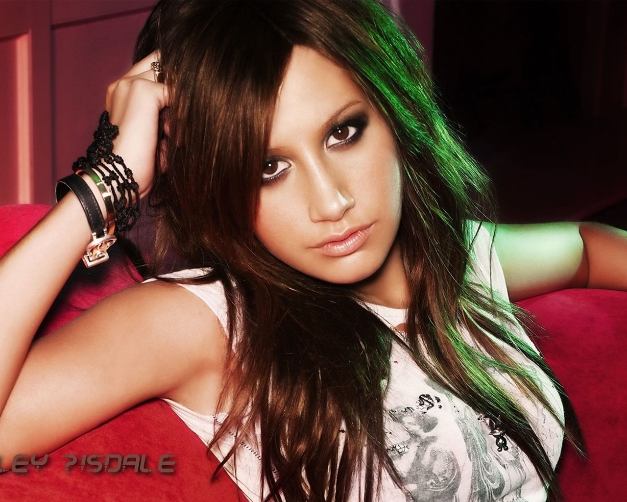 Ashley Tisdale #057 - 1280x1024 Wallpapers Pictures Photos Images