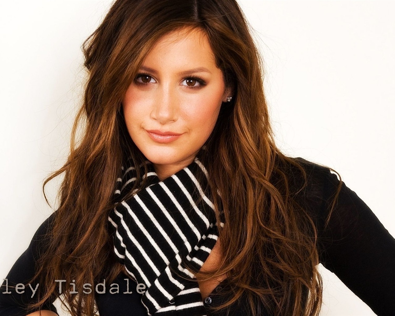 Ashley Tisdale #063 - 1280x1024 Wallpapers Pictures Photos Images