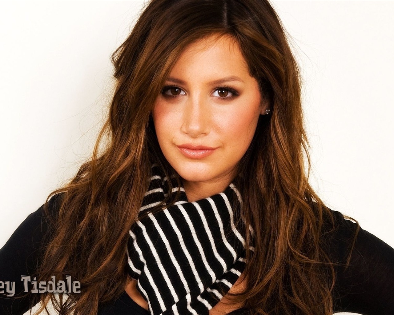 Ashley Tisdale #064 - 1280x1024 Wallpapers Pictures Photos Images