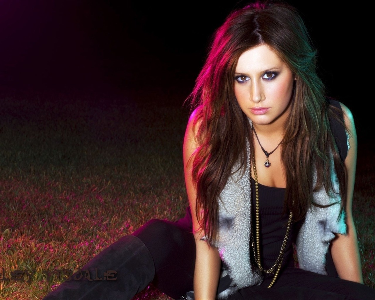 Ashley Tisdale #091 - 1280x1024 Wallpapers Pictures Photos Images